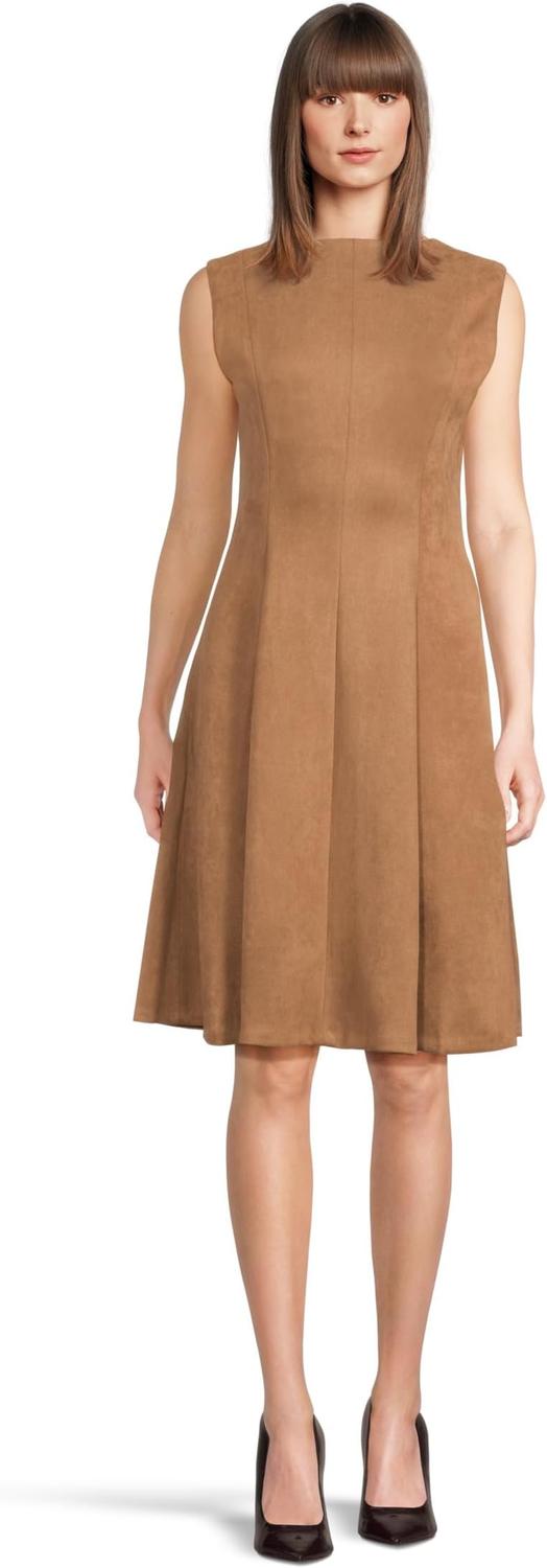 Женская безрукавка на молнии из замши Aline Calvin Klein, Luggage
Женская безрукавка на молнии из замши Aline Calvin Klein, Luggage