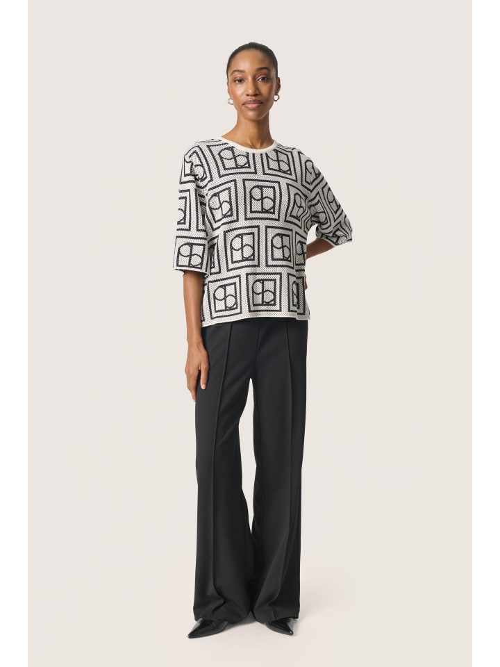 Вязаный свитер SLShonda Baggy fit в белом цвете с черной монограммой Soaked in Luxury
Вязаный свитер SLShonda Baggy fit в белом цвете с черной монограммой Soaked in Luxury