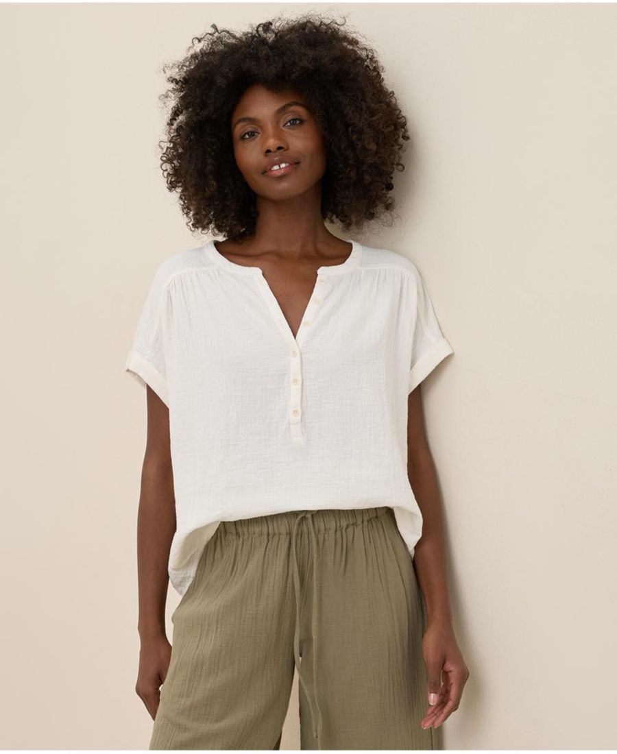 Женская хлопковая блузка с коротким рукавом из двойной марли в прибрежном стиле Pact, Sea salt
Женская хлопковая блузка с коротким рукавом из двойной марли в прибрежном стиле Pact, Sea salt