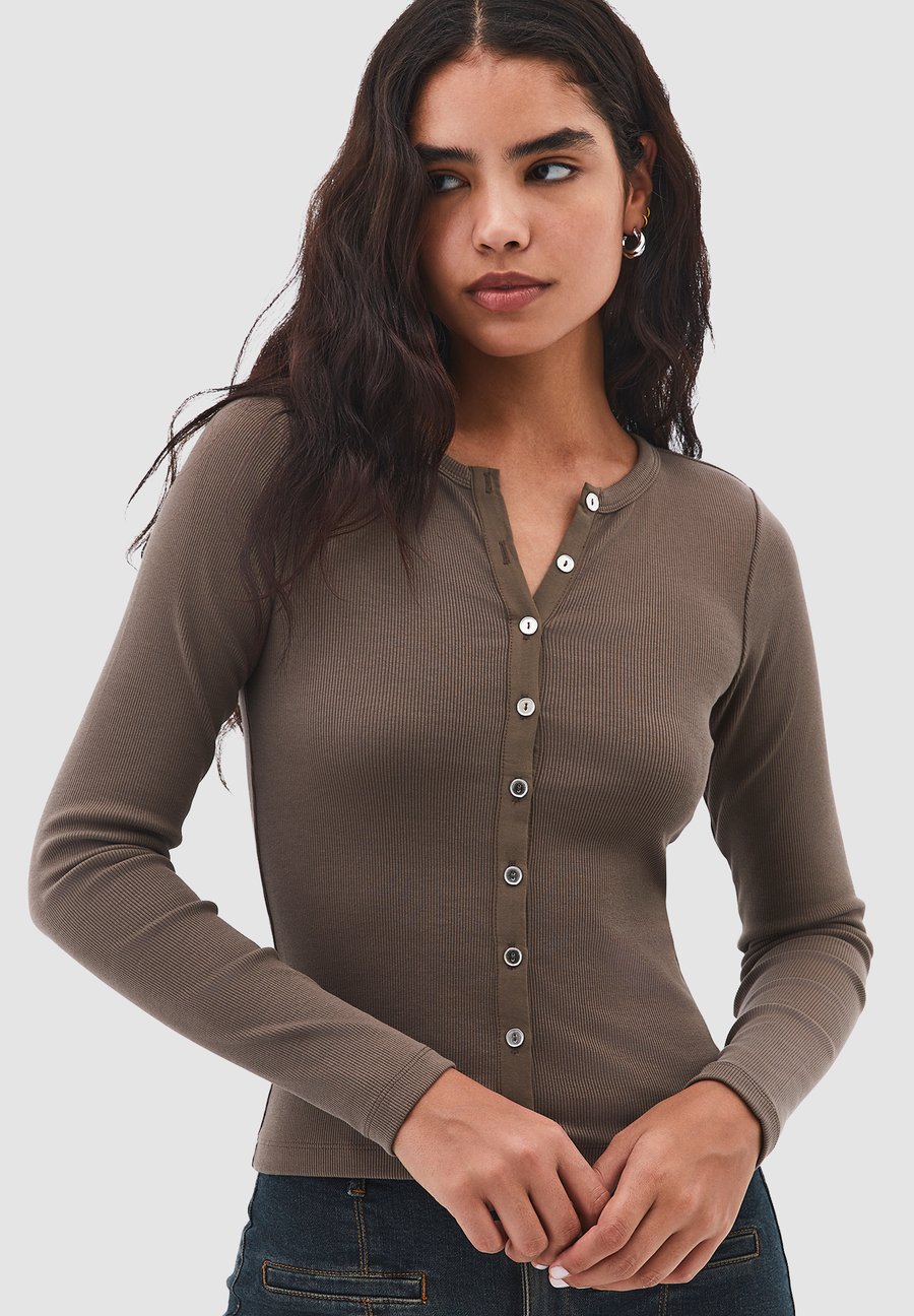 Кардиган OXXO CREW NECK LONG SLEEVE, Morel/Brown
Кардиган OXXO CREW NECK LONG SLEEVE, Morel/Brown