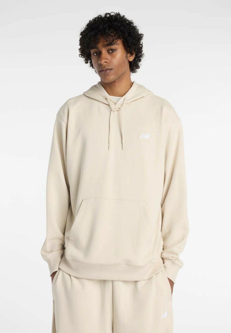 Худи New Balance SPORT ESSENTIALS FRENCH TERRY, Timberwolf/Beige
Худи New Balance SPORT ESSENTIALS FRENCH TERRY, Timberwolf/Beige