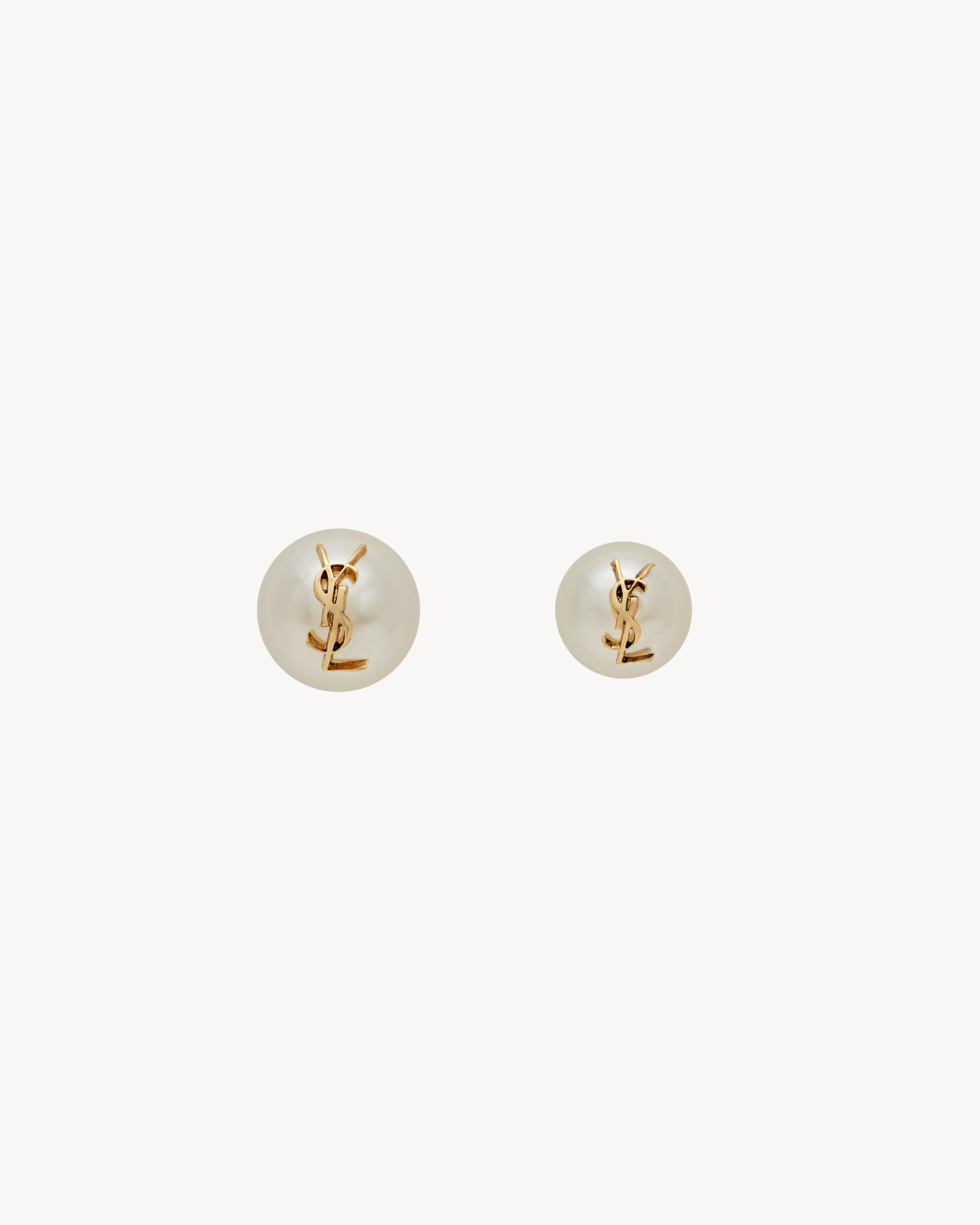 Серьги CASSANDRE с жемчугом из металла Saint Laurent, золото
Серьги CASSANDRE с жемчугом из металла Saint Laurent, золото