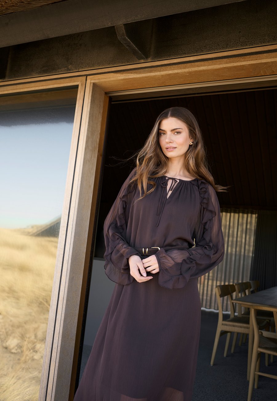 Платье Kaffe KAMILA CHIFFON DRESS, Black Coffee/Black
Платье Kaffe KAMILA CHIFFON DRESS, Black Coffee/Black