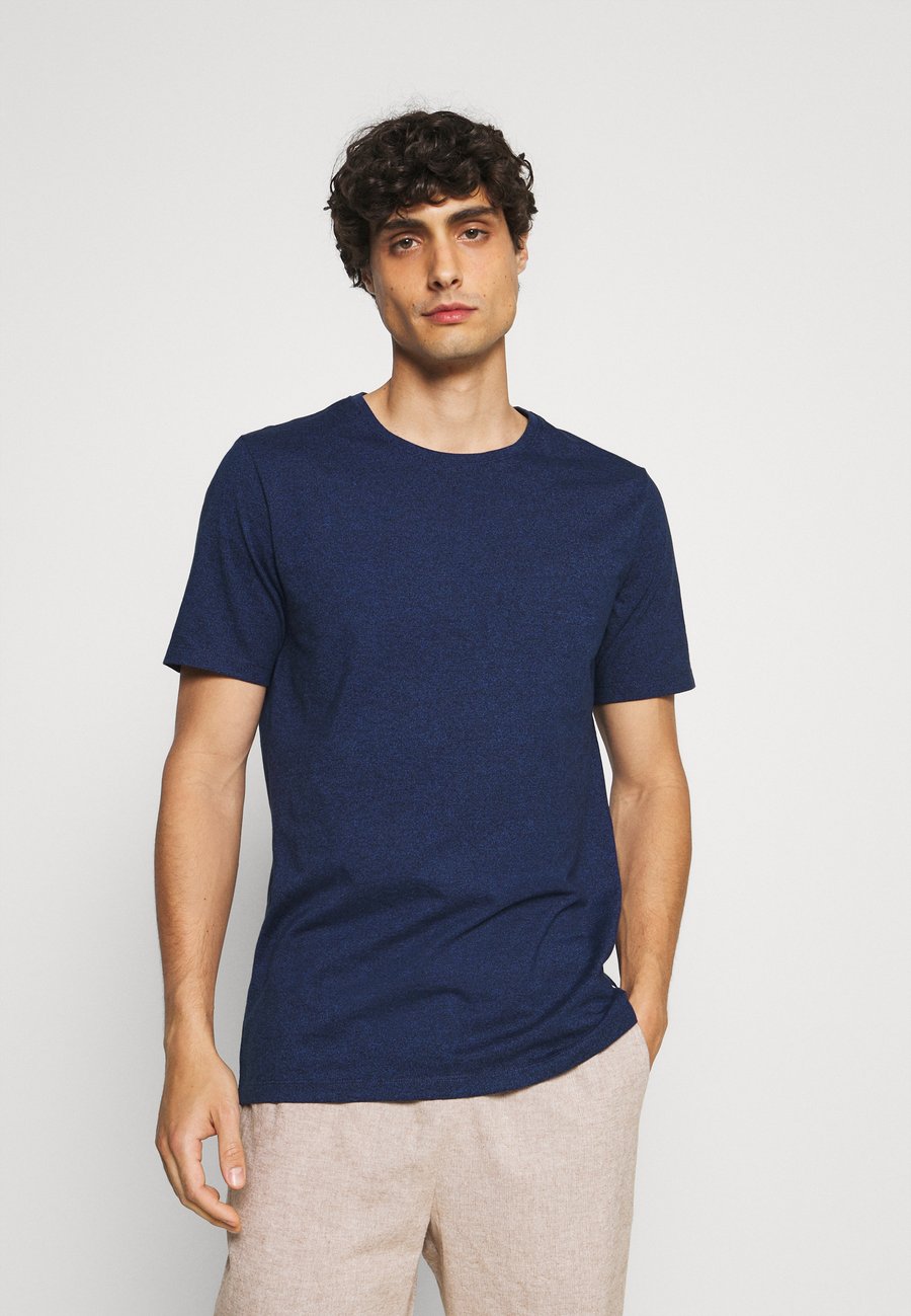 Футболка Lindbergh Basic T-shirt, Deep Navy Mix/Mottled Dark Blue, Синий, Футболка Lindbergh Basic T-shirt, Deep Navy Mix/Mottled Dark Blue
Футболка Lindbergh Basic T-shirt, Deep Navy Mix/Mottled Dark Blue, Синий, Футболка Lindbergh Basic T-shirt, Deep Navy Mix/Mottled Dark Blue