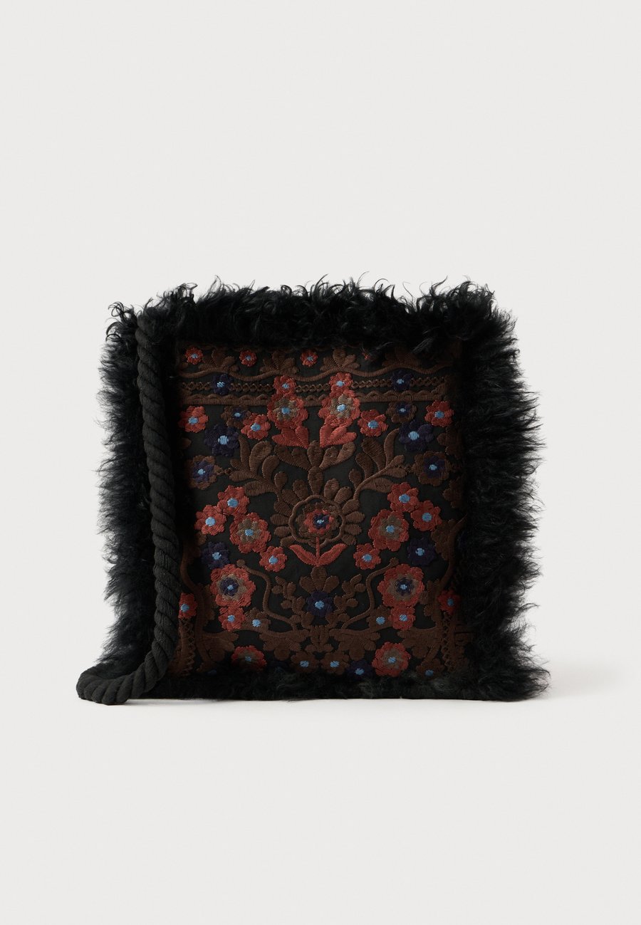 Сумка кросс-боди Antik Batik MAGYAR, Black
Сумка кросс-боди Antik Batik MAGYAR, Black