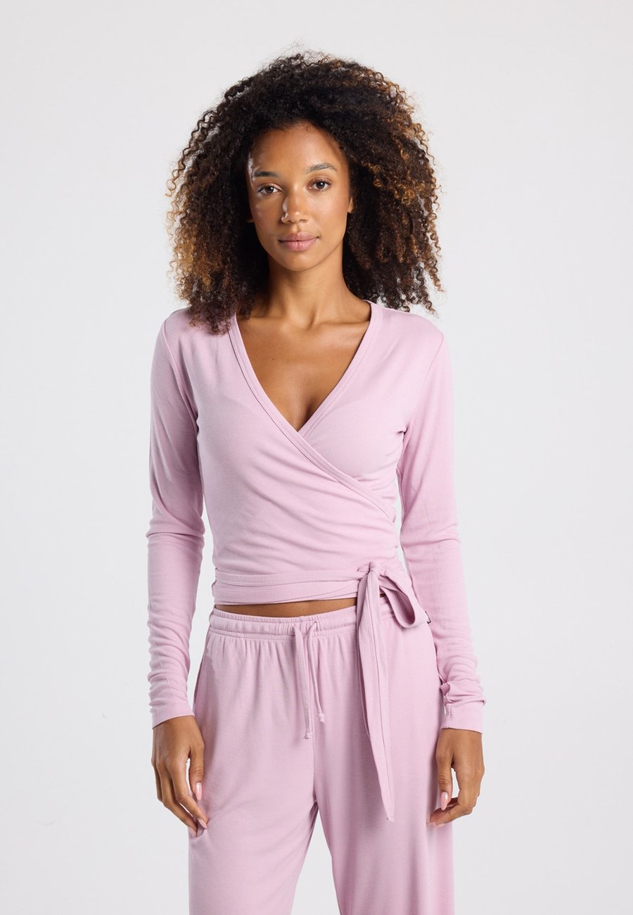 Топ America Today Long sleeved top, Light Purple/Pink
Топ America Today Long sleeved top, Light Purple/Pink