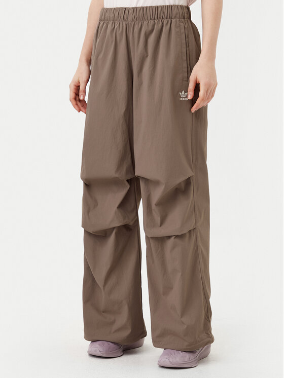 Свободные спортивные штаны Essentials Ripstop JD0783 Adidas, бежевый
Свободные спортивные штаны Essentials Ripstop JD0783 Adidas, бежевый