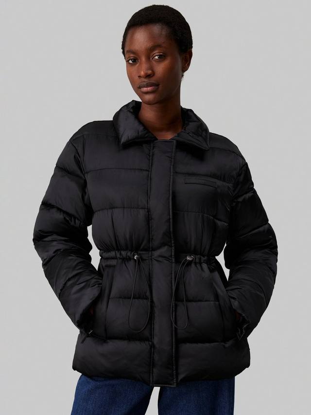 Утягивающая куртка из атласа на подкладке Calvin Klein, черный
Утягивающая куртка из атласа на подкладке Calvin Klein, черный