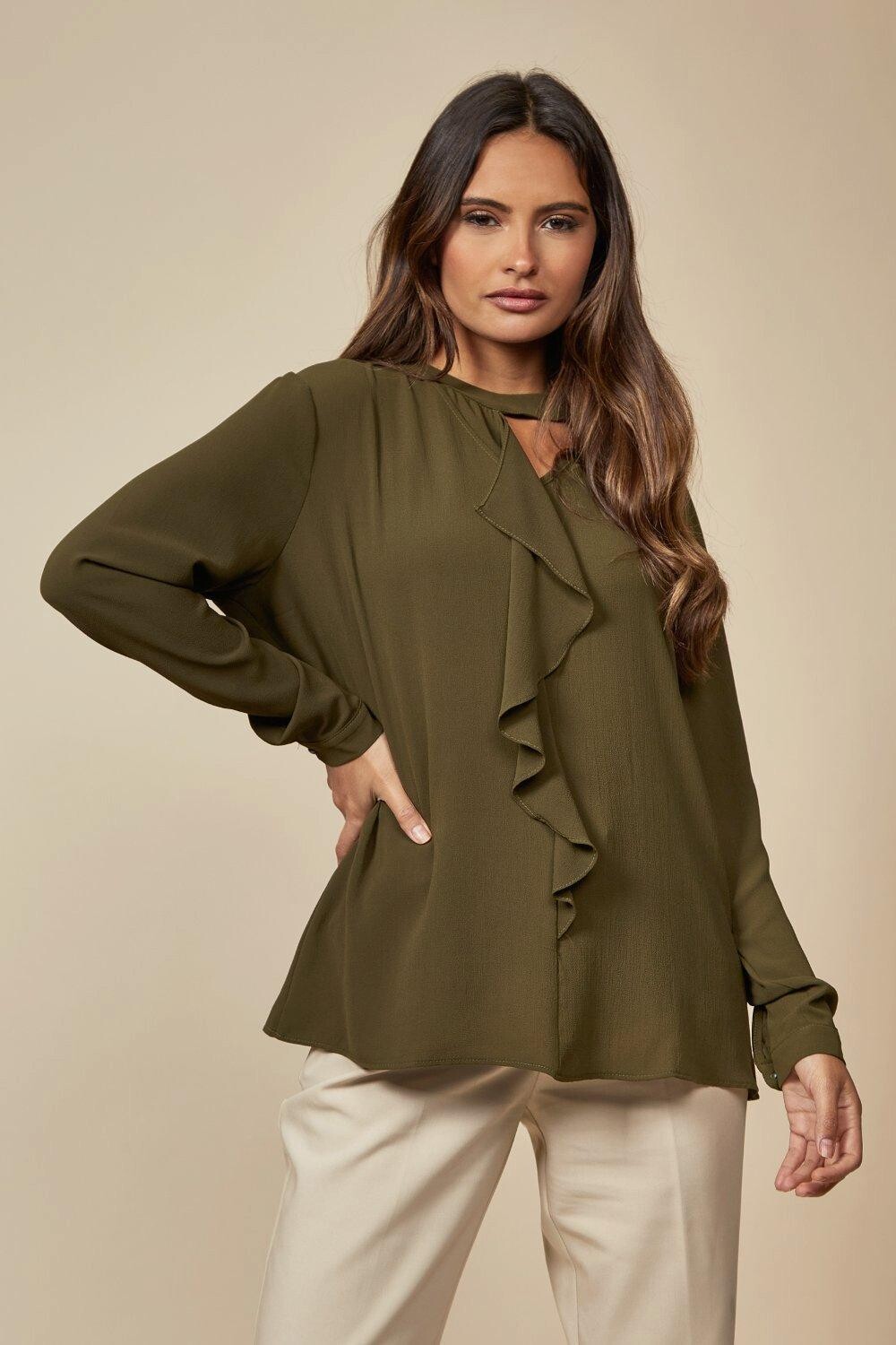 Блузка оверсайз с длинными рукавами, оборкой спереди и детальным вырезом HOXTON GAL, зеленый
Блузка оверсайз с длинными рукавами, оборкой спереди и детальным вырезом HOXTON GAL, зеленый