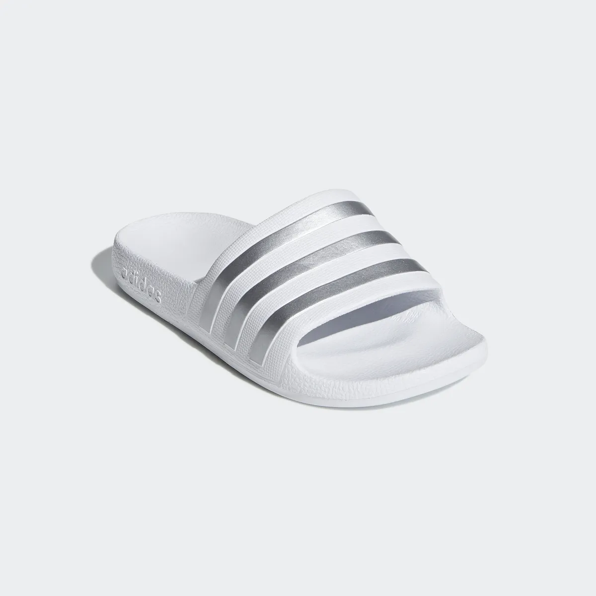 Adidas Спортивные купальные сандалии "ADILETTE AQUA K" Adidas Sportswear, цвет Ftwwht/Silvmt/Ftwwht
Adidas Спортивные купальные сандалии "ADILETTE AQUA K" Adidas Sportswear, цвет Ftwwht/Silvmt/Ftwwht