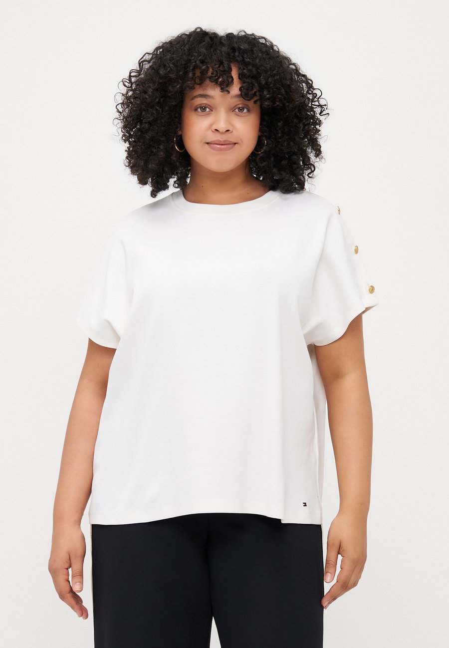 Футболка Tommy Hilfiger Curve BUTTON TEE, Ivory/Off-White
Футболка Tommy Hilfiger Curve BUTTON TEE, Ivory/Off-White