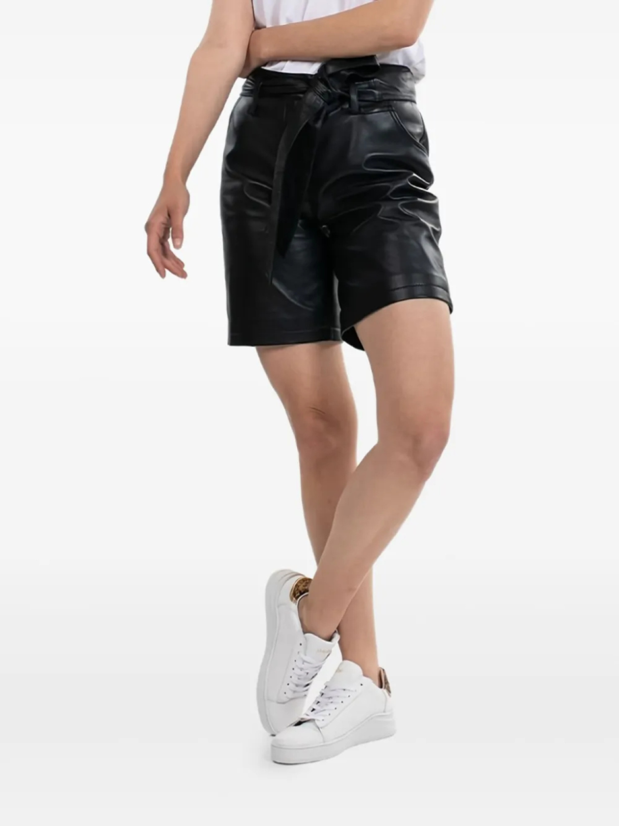 Кожаные шорты Camille с высокой талией Poche Paris, черный
Кожаные шорты Camille с высокой талией Poche Paris, черный