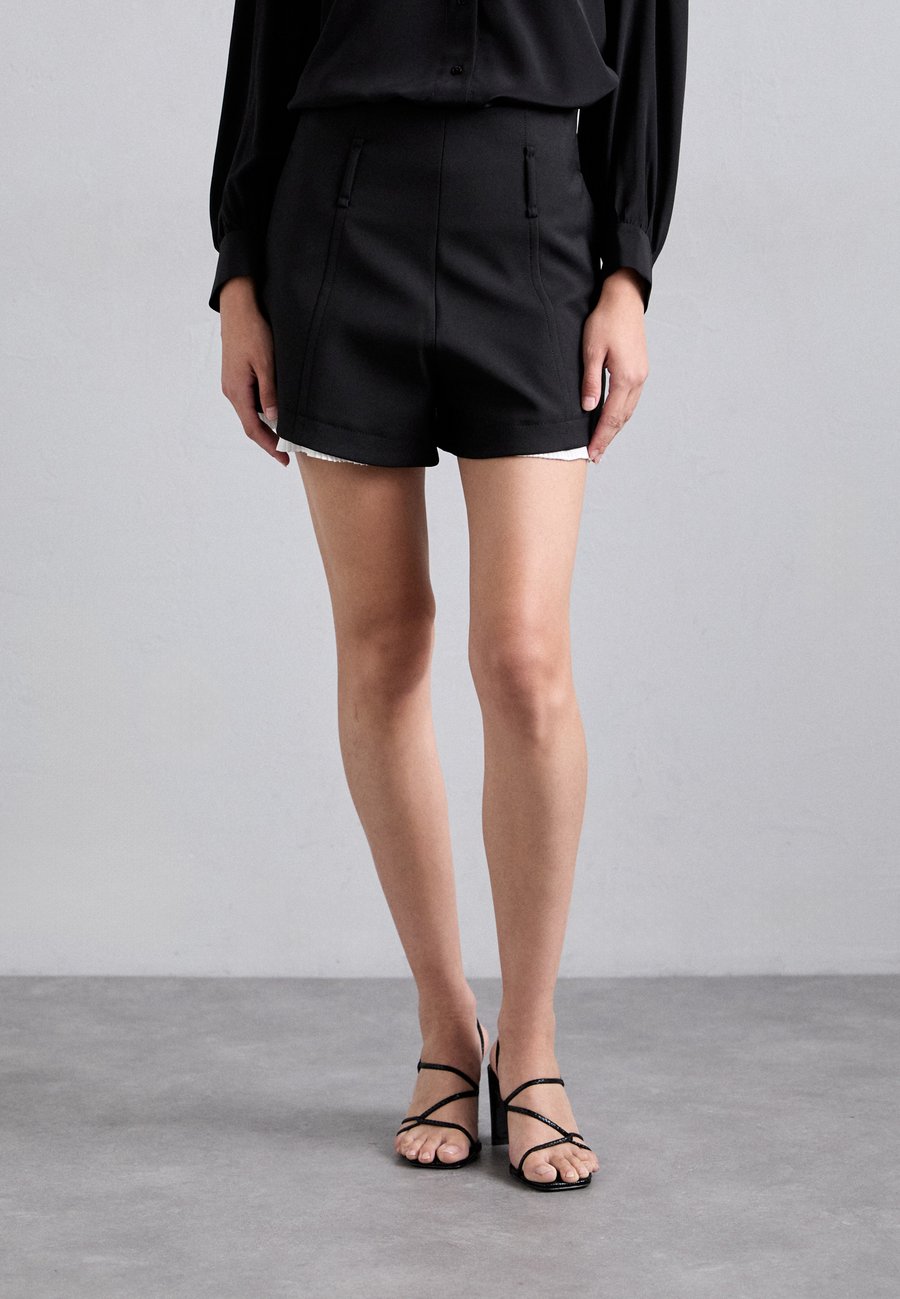 Шорты sandro Shorts, Noir/Black
Шорты sandro Shorts, Noir/Black