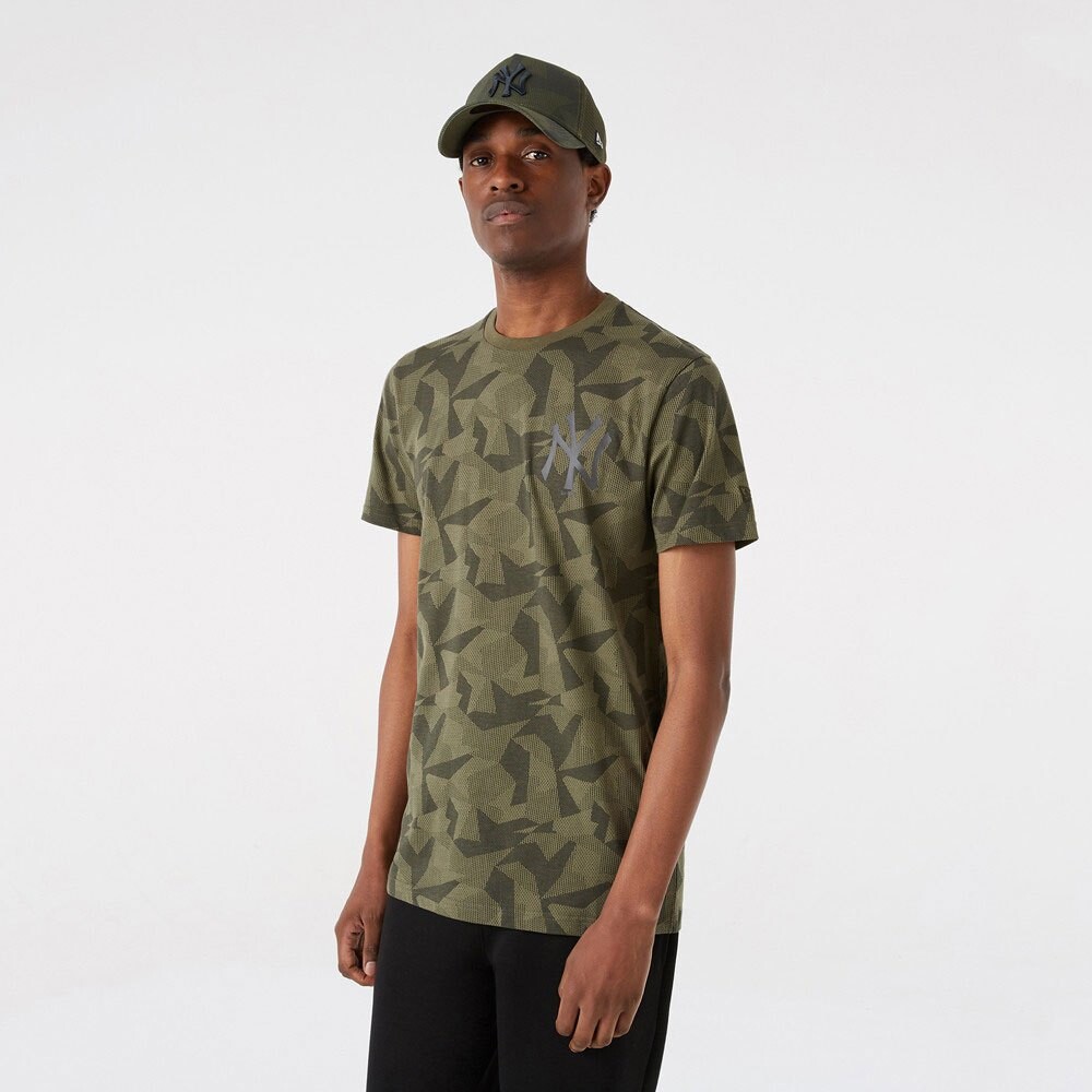 Футболка с коротким рукавом New Era Geometric Camo New York Yankees, зеленый
Футболка с коротким рукавом New Era Geometric Camo New York Yankees, зеленый