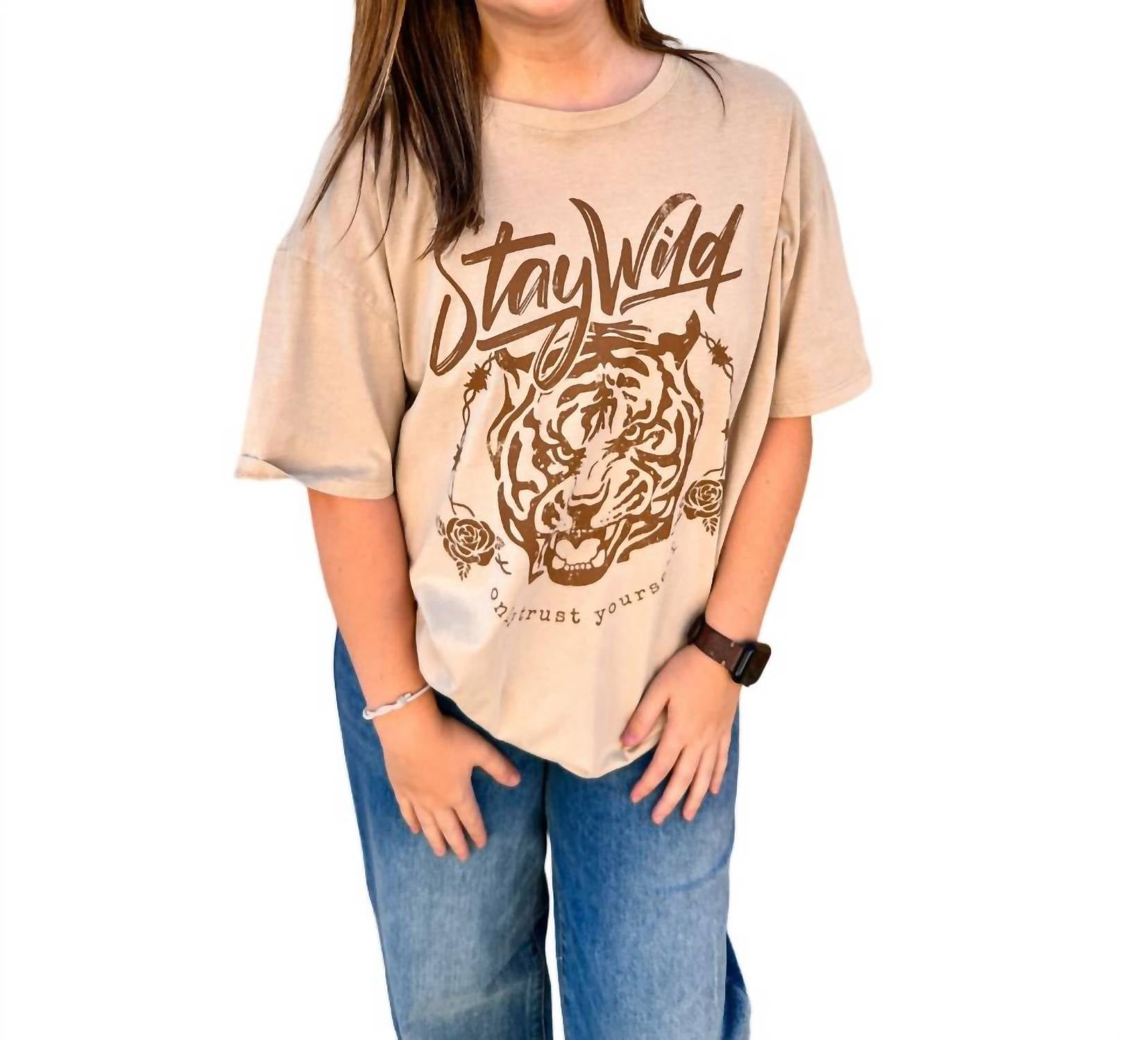 Премиум-стирка, свободный топ Stay Wild Tiger Graphic в серо-коричневом цвете Tres Bien
Премиум-стирка, свободный топ Stay Wild Tiger Graphic в серо-коричневом цвете Tres Bien