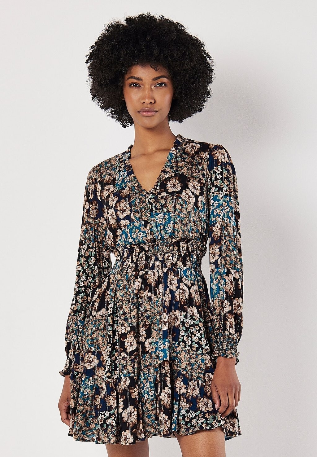 Дневное платье PATCHWORK SHIMMER Apricot, бирюзовый
Дневное платье PATCHWORK SHIMMER Apricot, бирюзовый