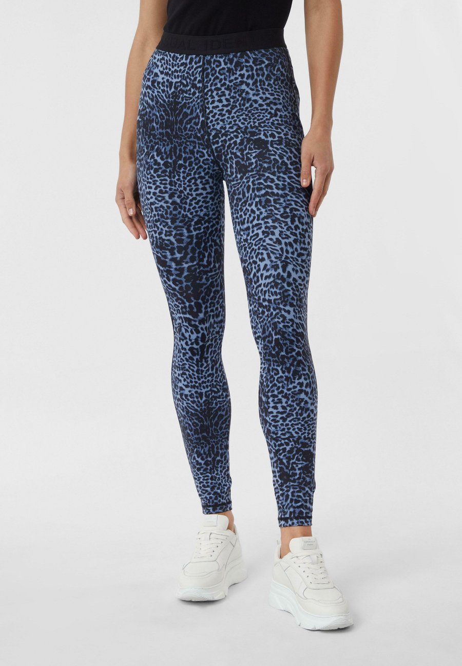 Брюки comma casual identity Leggings, Arktisblau/Light Blue
Брюки comma casual identity Leggings, Arktisblau/Light Blue