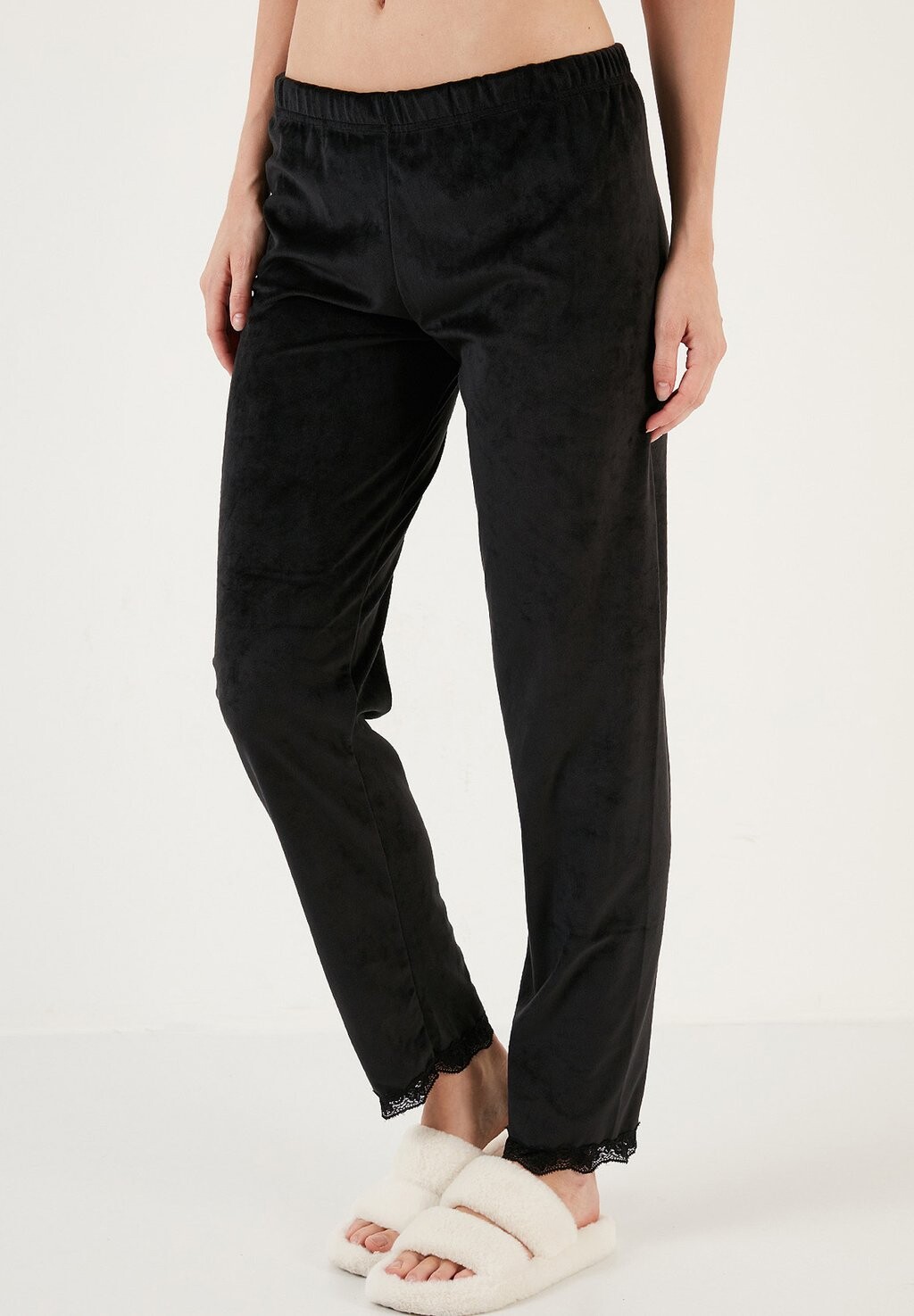 Пижамный комплект REGULAR FIT SET LELA, черный
Пижамный комплект REGULAR FIT SET LELA, черный