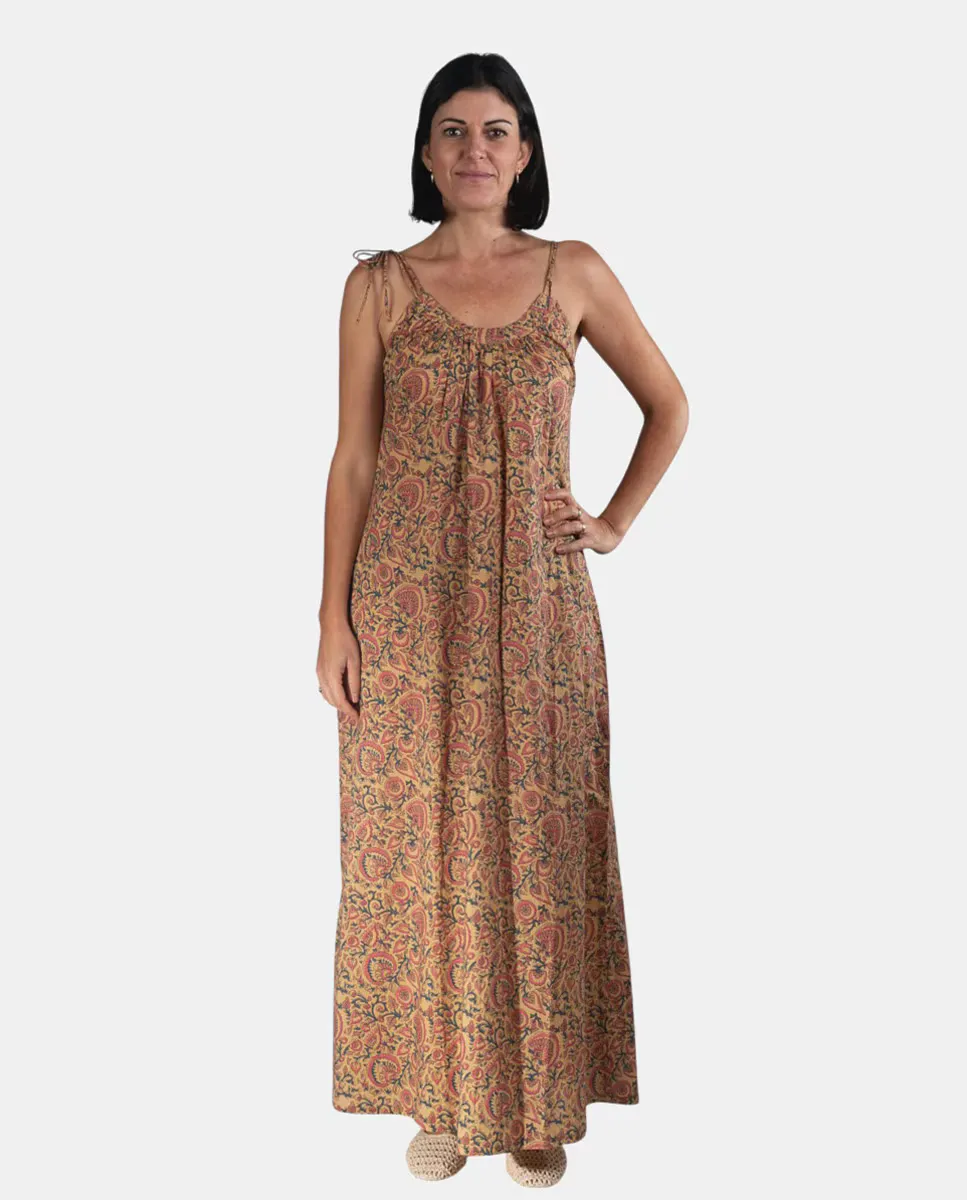 Длинный кафтан с цветочным принтом Kbas, бежевый
Длинный кафтан с цветочным принтом Kbas, бежевый