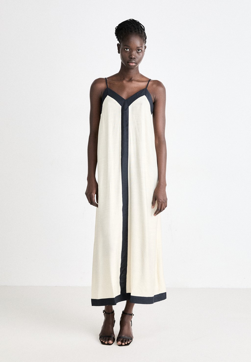 Платье макси VMDENISE SINGLET ANKLE DRESS Vero Moda, кремовый
Платье макси VMDENISE SINGLET ANKLE DRESS Vero Moda, кремовый