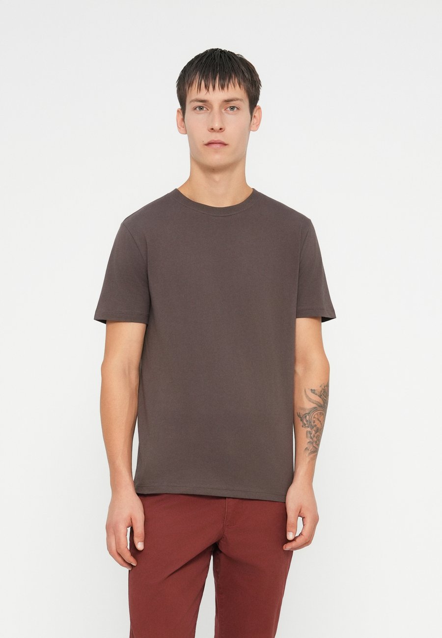 Футболка GAP EVERYDAY SOFT CREW SOLID, New Brown/Light Brown, Коричневый, Футболка GAP EVERYDAY SOFT CREW SOLID, New Brown/Light Brown
Футболка GAP EVERYDAY SOFT CREW SOLID, New Brown/Light Brown, Коричневый, Футболка GAP EVERYDAY SOFT CREW SOLID, New Brown/Light Brown