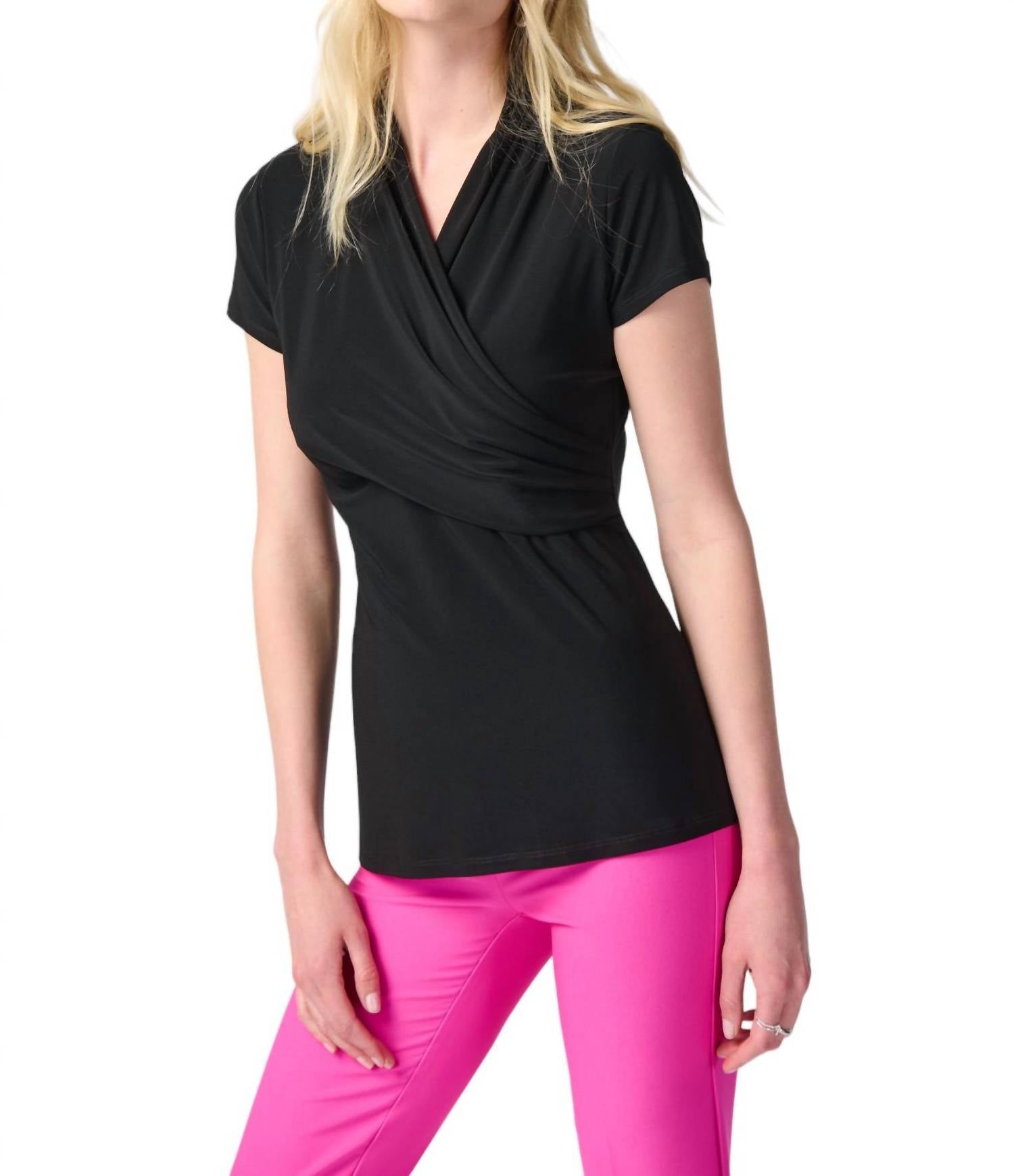 Футболка с крестообразным узором черного цвета Joseph Ribkoff
Футболка с крестообразным узором черного цвета Joseph Ribkoff