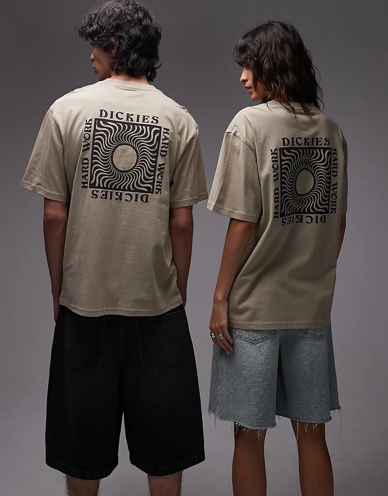 Футболка с графическим принтом на спине Dickies Oatfield светло-коричневого цвета
Футболка с графическим принтом на спине Dickies Oatfield светло-коричневого цвета