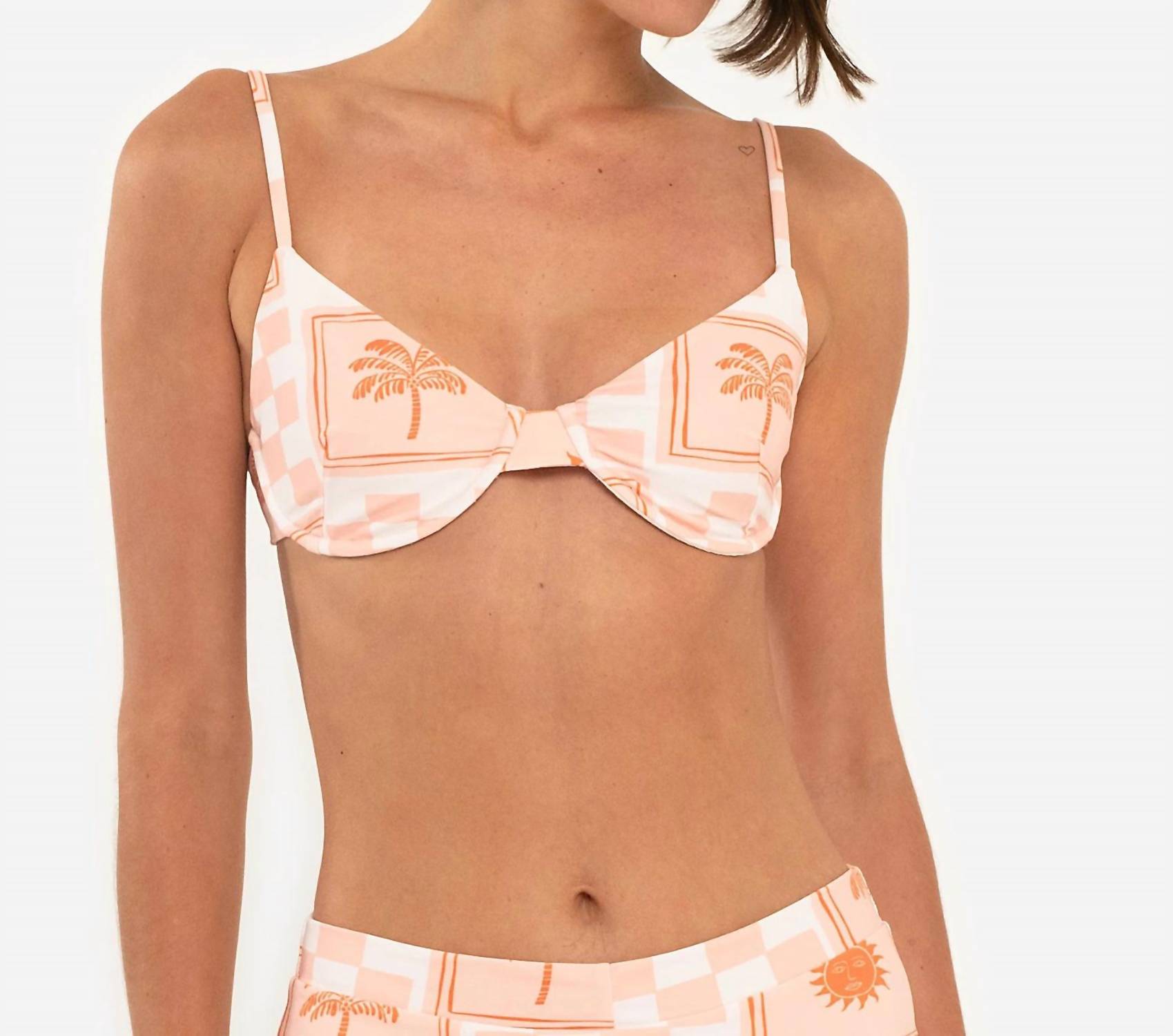 Купальник женский CITRINE, цвет tile print
Купальник женский CITRINE, цвет tile print