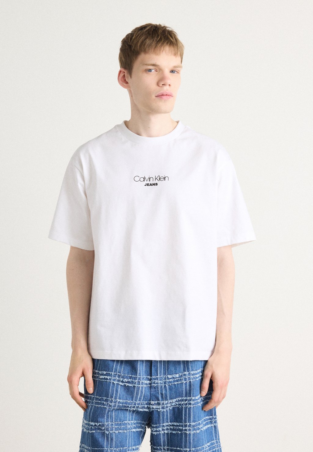 Базовая футболка GRAPHIC TEE Calvin Klein Jeans, белый 
Базовая футболка GRAPHIC TEE Calvin Klein Jeans, белый