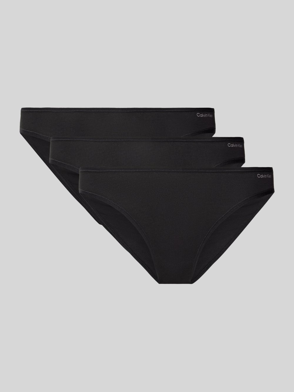 Трусы из смеси хлопка и эластана в упаковке по 3 шт Calvin Klein Underwear, черный
Трусы из смеси хлопка и эластана в упаковке по 3 шт Calvin Klein Underwear, черный
