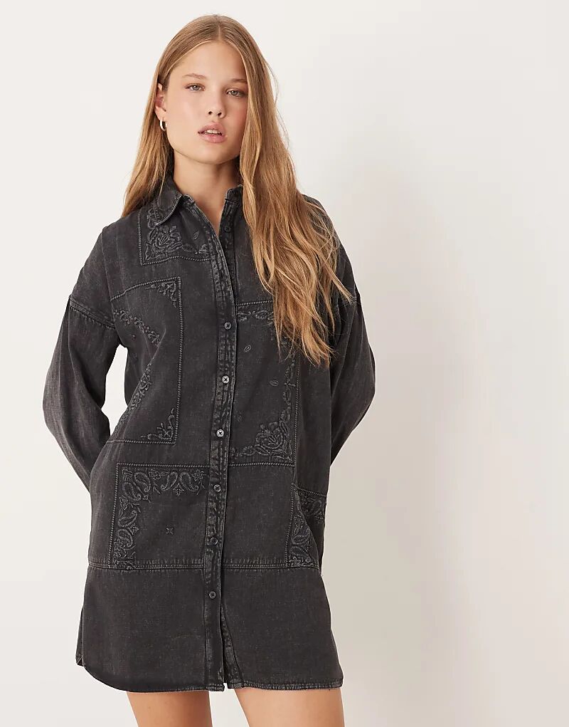 Платье-рубашка мини из твила ASOS DESIGN с вышивкой в стиле пэчворк, цвет: черный с потертостями
Платье-рубашка мини из твила ASOS DESIGN с вышивкой в стиле пэчворк, цвет: черный с потертостями