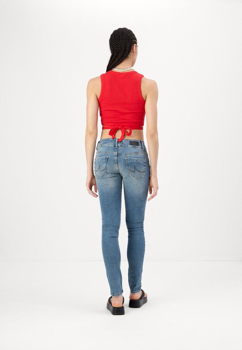 Топ NMMAYA TIE Noisy May, красный
Топ NMMAYA TIE Noisy May, красный