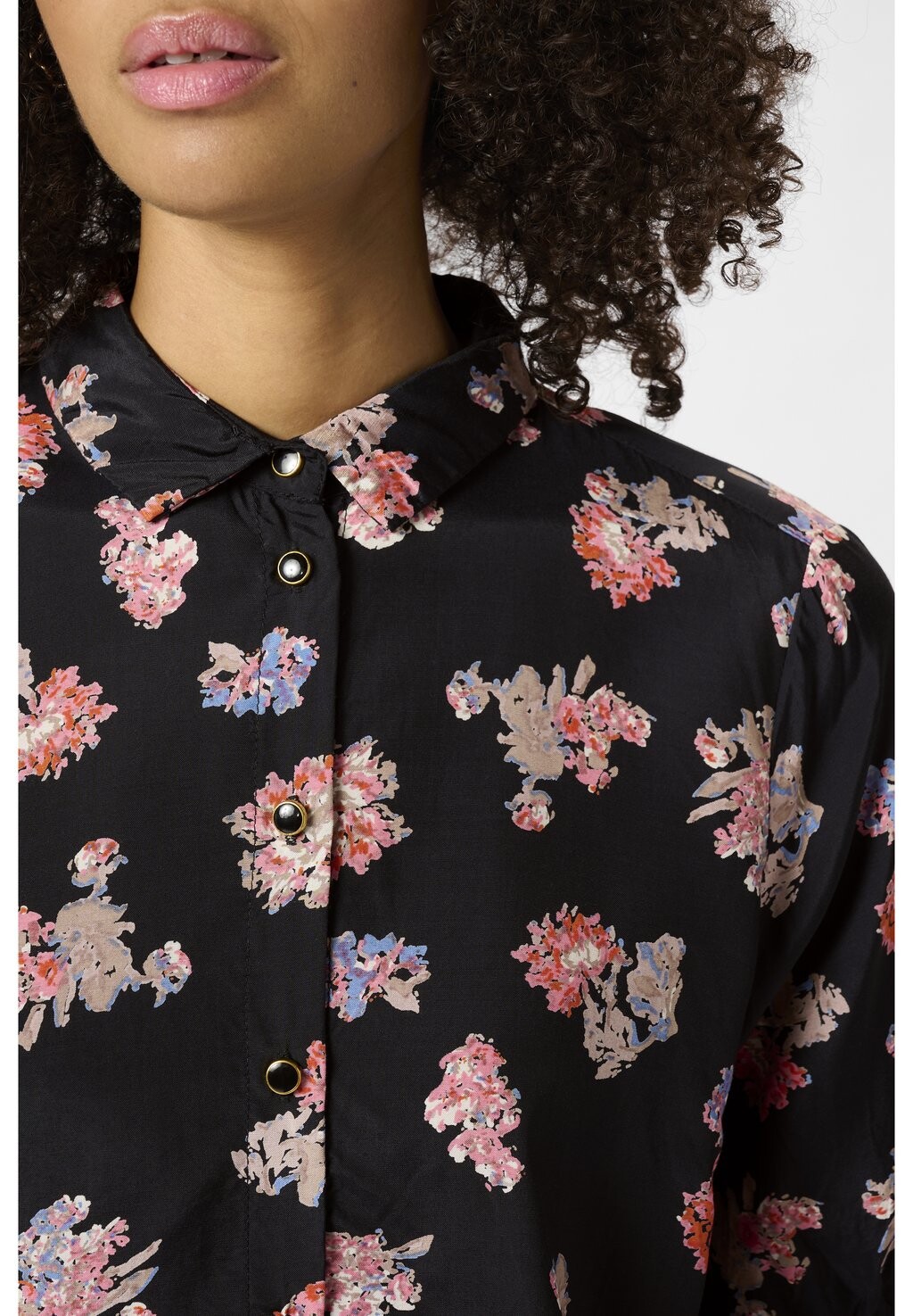 Блузка на пуговицах VELANA Kaffe, черный
Блузка на пуговицах VELANA Kaffe, черный