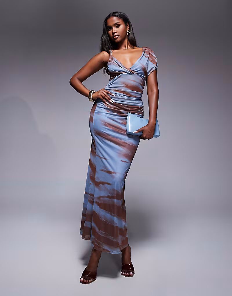 Платье макси с сетчатой драпировкой на плечах ASOS DESIGN с анималистичным принтом
Платье макси с сетчатой драпировкой на плечах ASOS DESIGN с анималистичным принтом