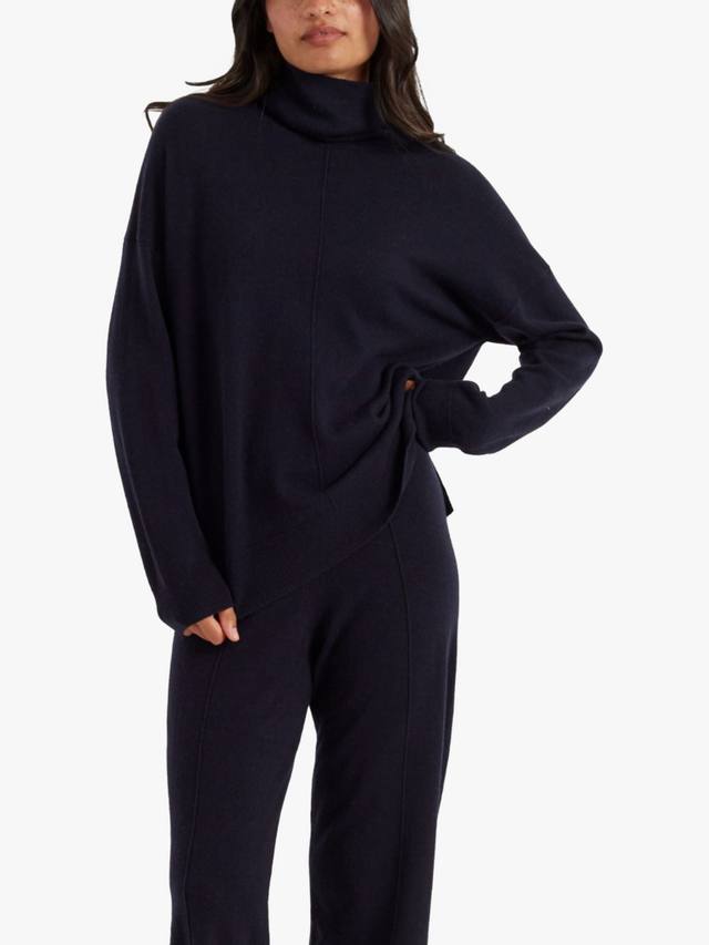 Толстовка с круглым вырезом из смеси шерсти и кашемира Chinti & Parker, темно-синий
Толстовка с круглым вырезом из смеси шерсти и кашемира Chinti & Parker, темно-синий