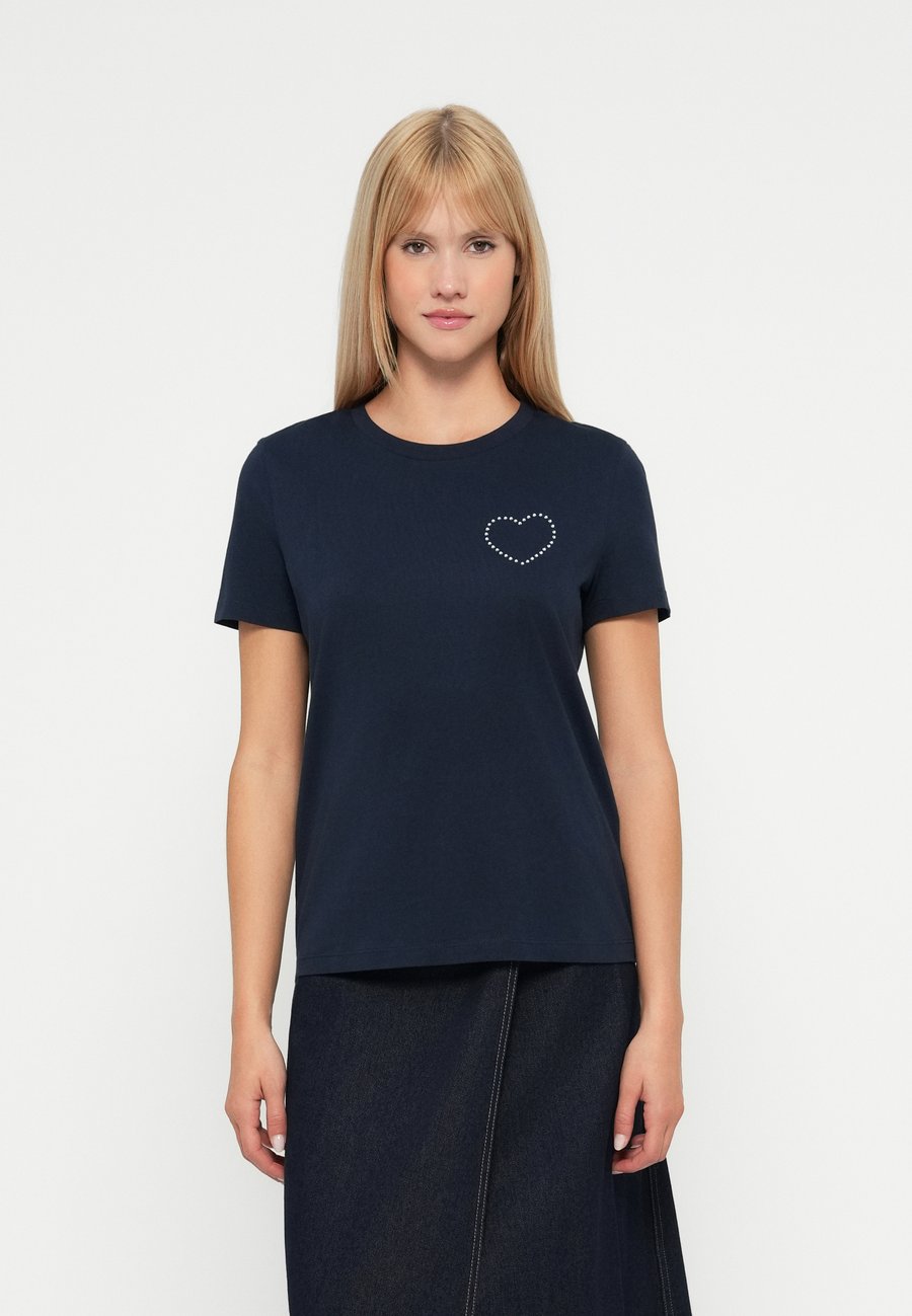 Футболка Vero Moda VMLIANA FRANCIS, Navy Blazer/Dark Blue, Синий, Футболка Vero Moda VMLIANA FRANCIS, Navy Blazer/Dark Blue
Футболка Vero Moda VMLIANA FRANCIS, Navy Blazer/Dark Blue, Синий, Футболка Vero Moda VMLIANA FRANCIS, Navy Blazer/Dark Blue