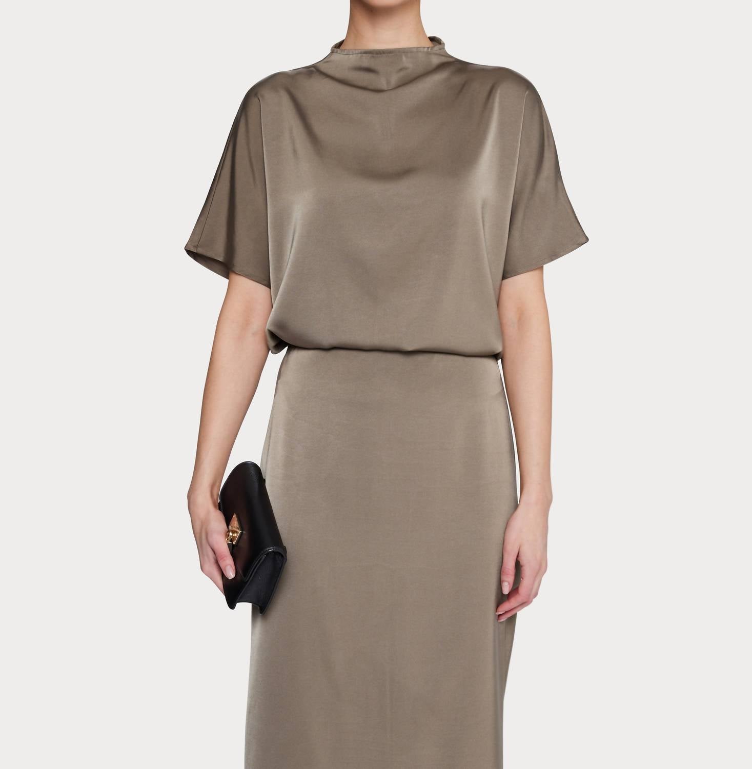 Amanda Maria Топ Mila Batwing оливкового цвета
Amanda Maria Топ Mila Batwing оливкового цвета