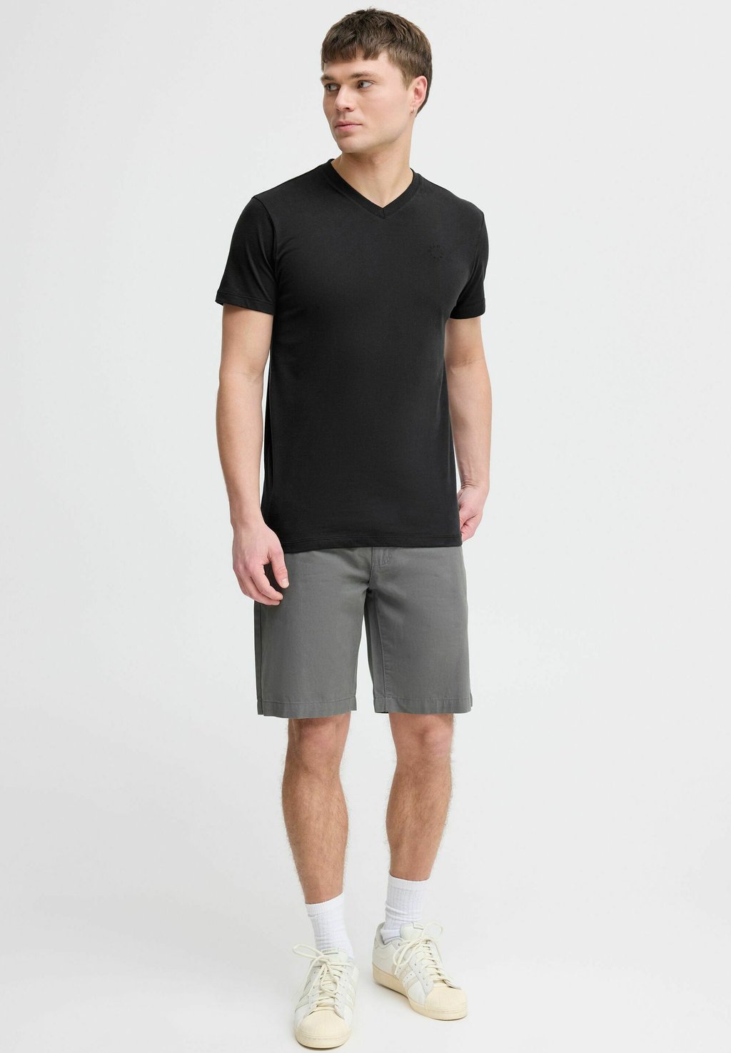 Базовая футболка SDODILIAN Solid, черный
Базовая футболка SDODILIAN Solid, черный