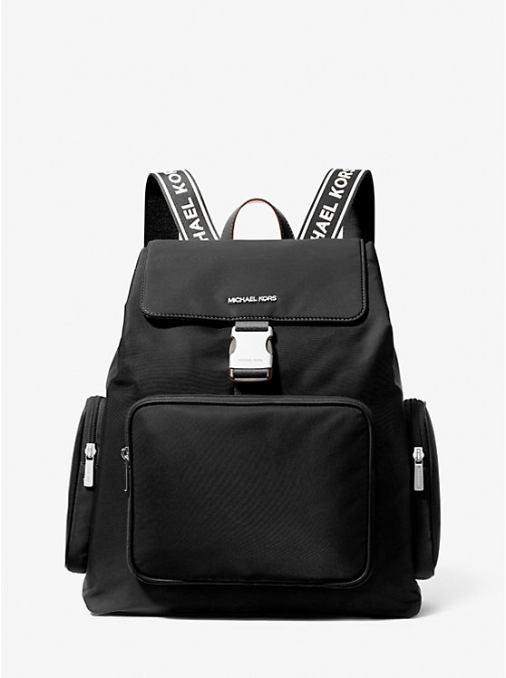 Большой нейлоновый грузовой рюкзак Khai Michael Kors, черный
Большой нейлоновый грузовой рюкзак Khai Michael Kors, черный
