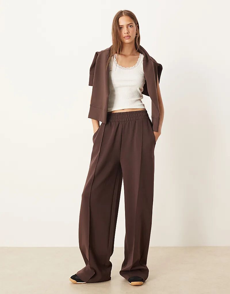 Широкие брюки ASOS DESIGN из хлопчатобумажной ткани шоколадного цвета
Широкие брюки ASOS DESIGN из хлопчатобумажной ткани шоколадного цвета