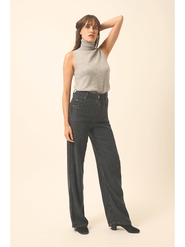 Just Cashmere Кашемировый пуловер "Violet" бежевого цвета
Just Cashmere Кашемировый пуловер "Violet" бежевого цвета