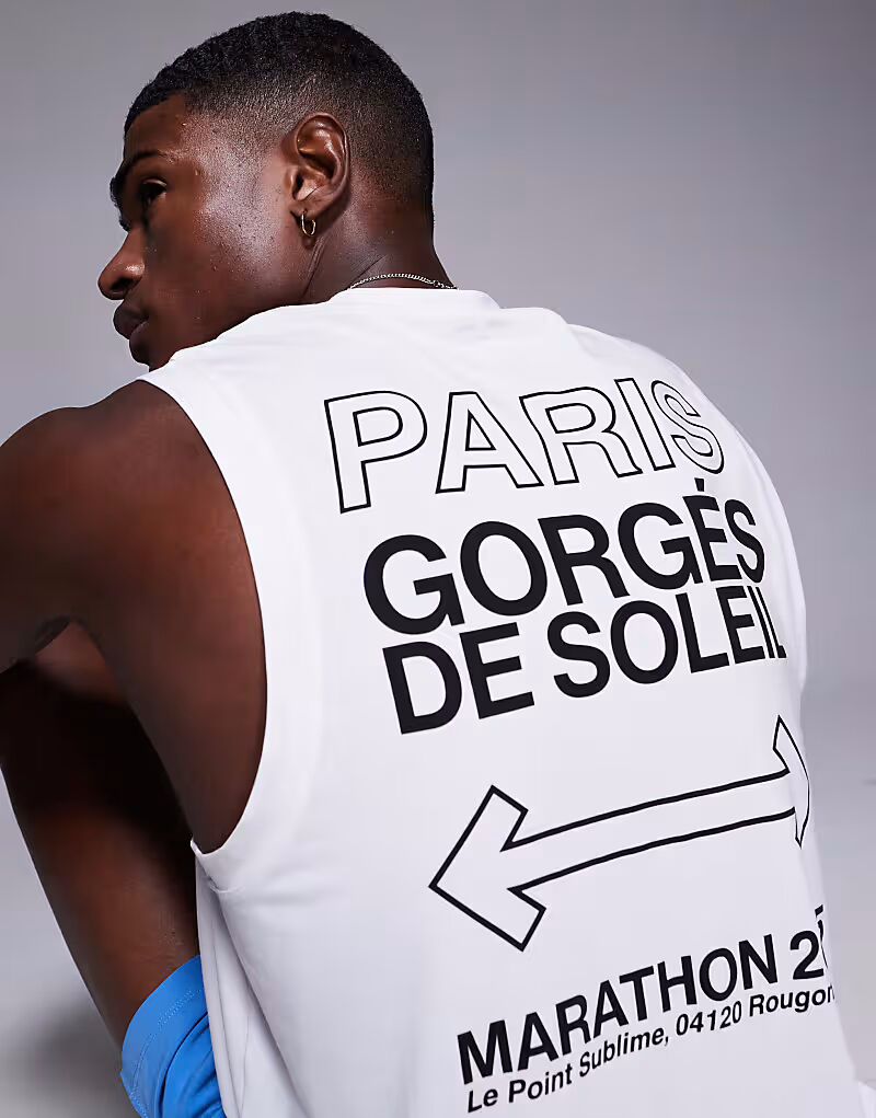 4505 - Быстросохнущая майка для бега из трикотажного полотна белого цвета с графическим принтом на спине
4505 - Быстросохнущая майка для бега из трикотажного полотна белого цвета с графическим принтом на спине