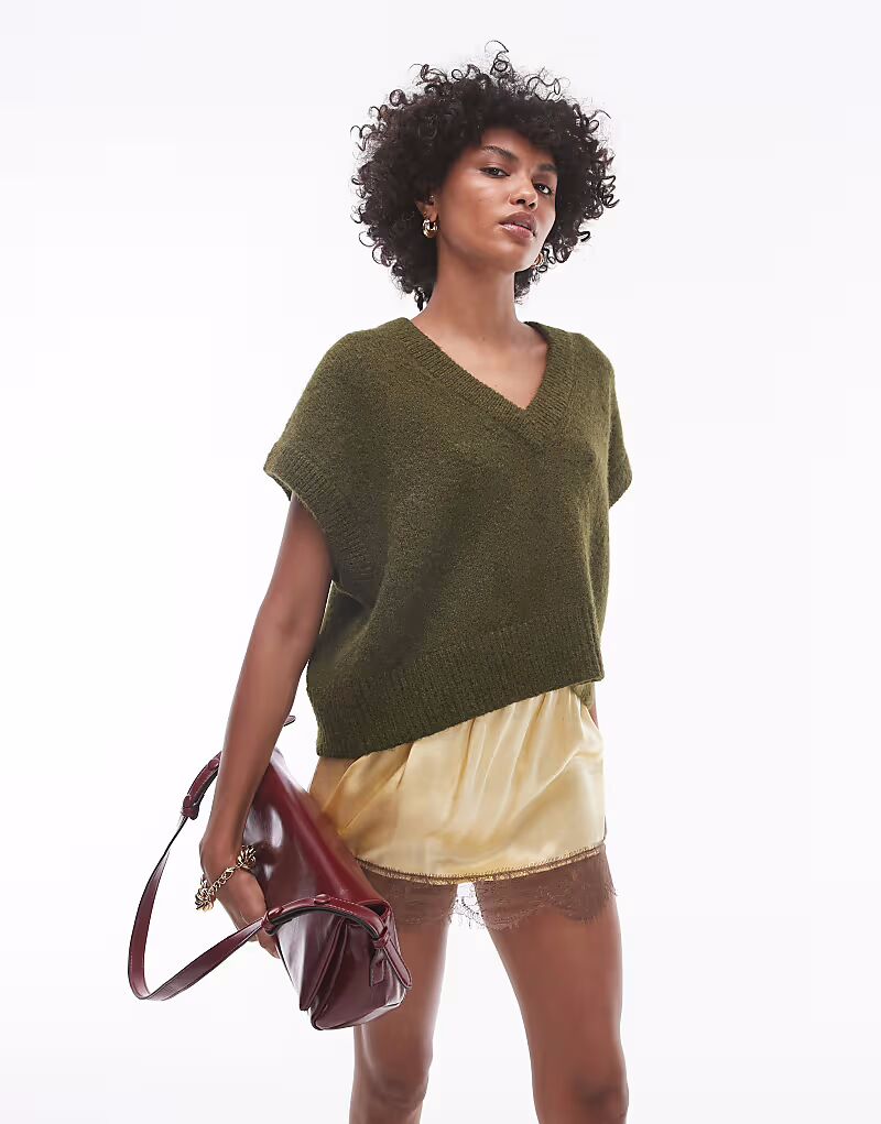 Свободный жилет с V-образным вырезом и открытыми плечами цвета хаки Topshop
Свободный жилет с V-образным вырезом и открытыми плечами цвета хаки Topshop
