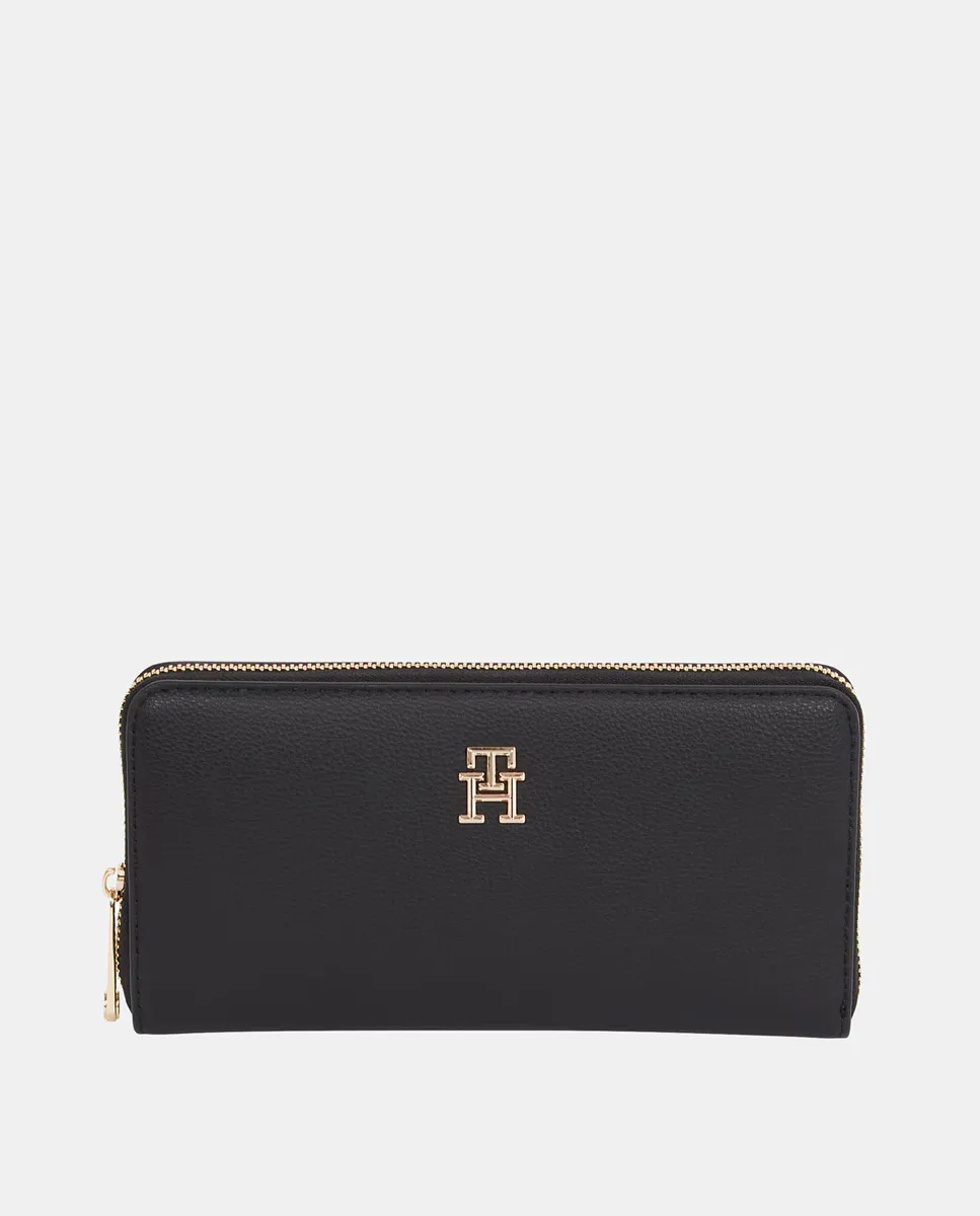 Большой черный женский кошелек Tommy Hilfiger
Большой черный женский кошелек Tommy Hilfiger