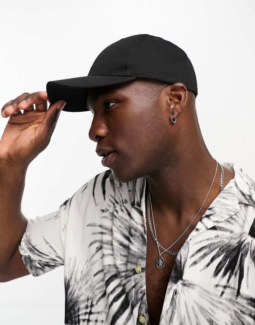 Классическая бейсболка из хлопка черного цвета ASOS DESIGN
Классическая бейсболка из хлопка черного цвета ASOS DESIGN