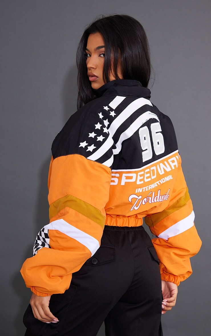 PrettyLittleThing Оранжевый укороченный бомбер свободного кроя на молнии с надписью Racer
PrettyLittleThing Оранжевый укороченный бомбер свободного кроя на молнии с надписью Racer