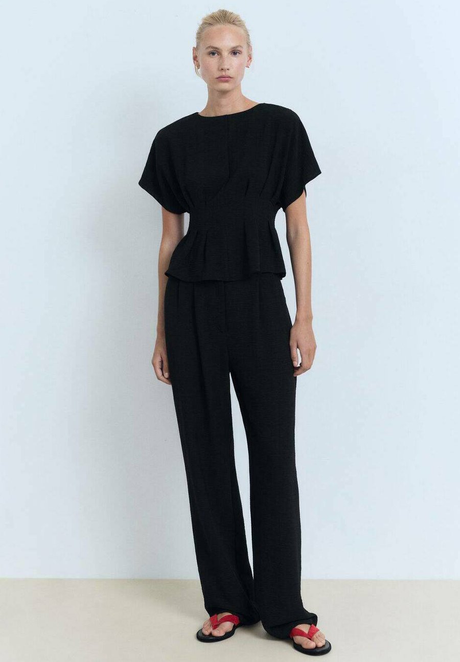 Блуза Mango SHORT SLEEVED , Black
Блуза Mango SHORT SLEEVED , Black
