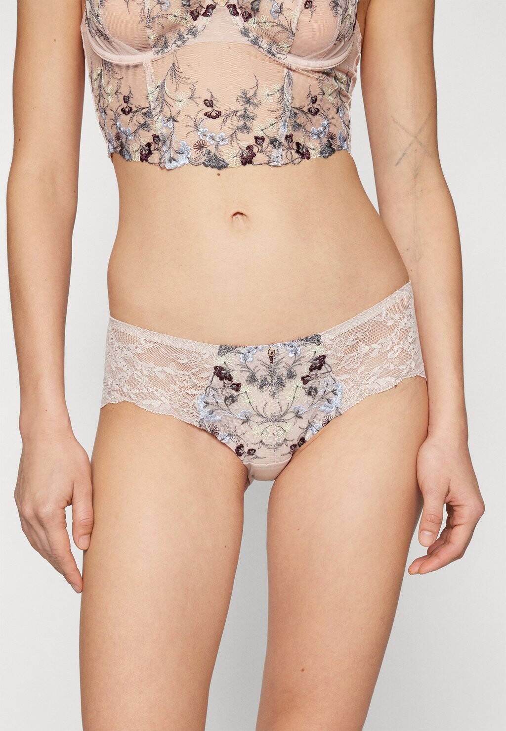 Брюки SENSUAL SPOTLIGHT HIPSTER Triumph, цвет Nude
Брюки SENSUAL SPOTLIGHT HIPSTER Triumph, цвет Nude