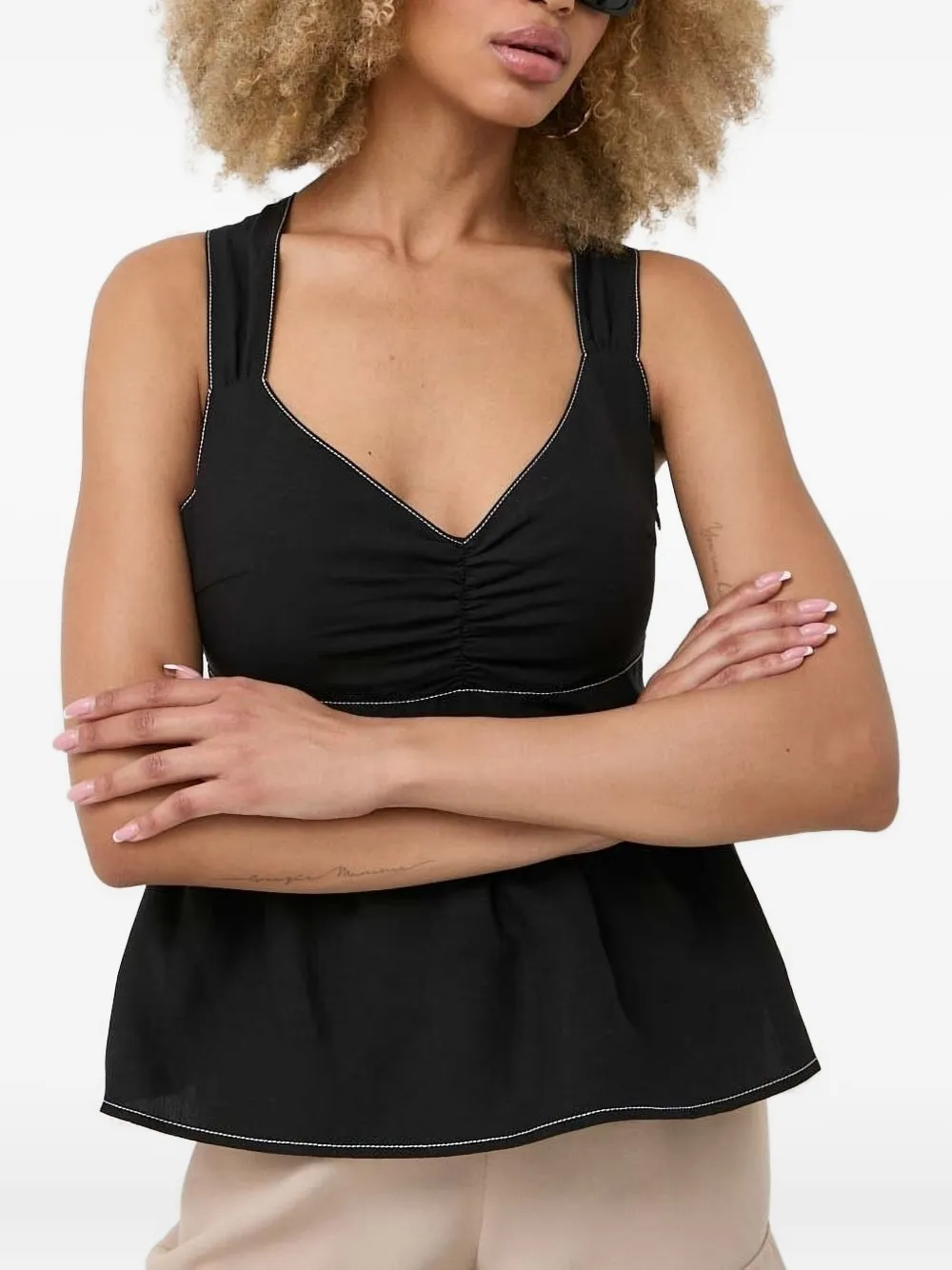 Блузка с перекрестными бретелями Notes Du Nord, черный
Блузка с перекрестными бретелями Notes Du Nord, черный