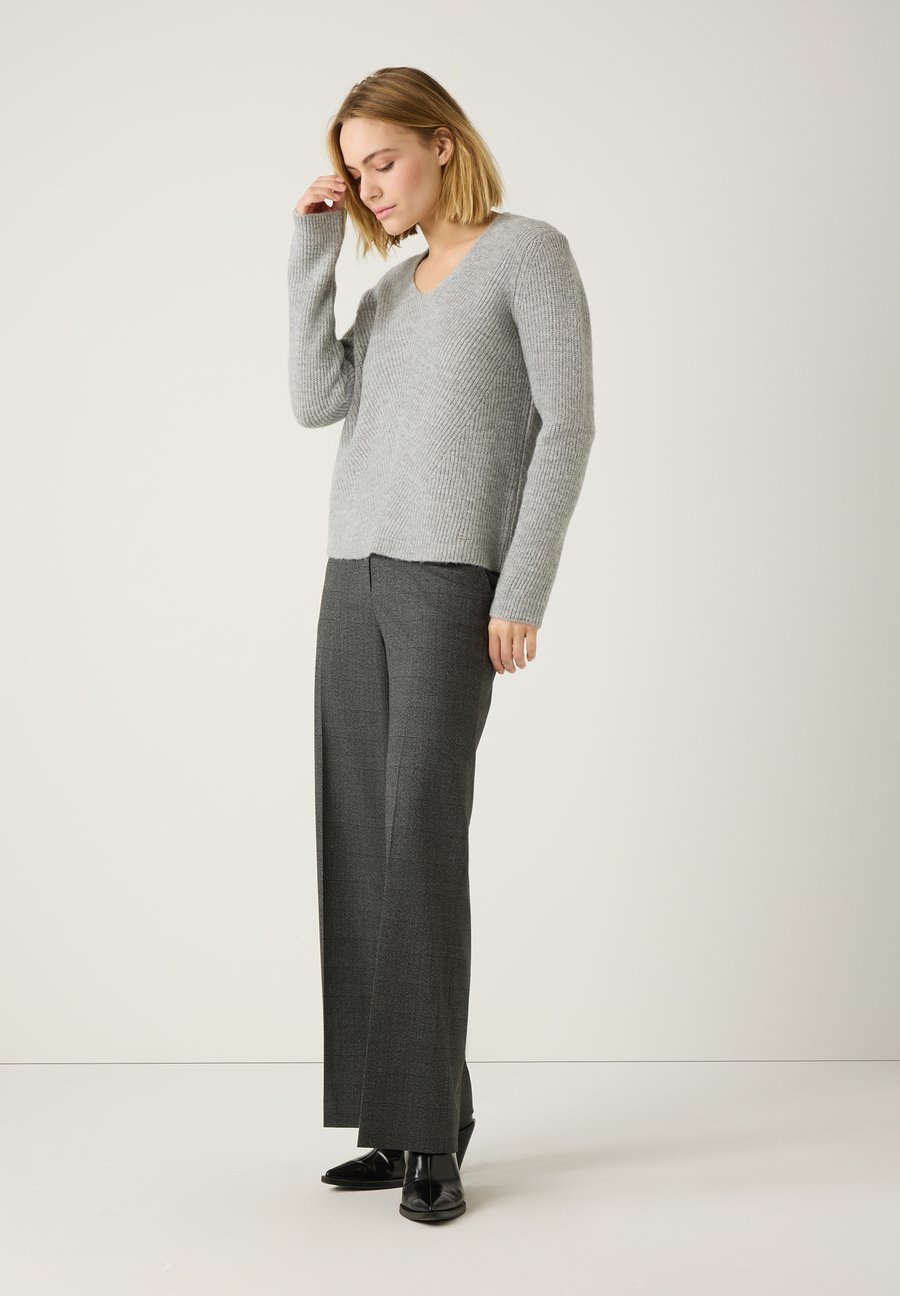 Джемпер More & More V-AUSSCHNITT, Silvergrey Melange/Grey
Джемпер More & More V-AUSSCHNITT, Silvergrey Melange/Grey
